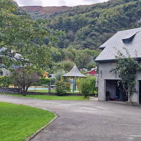 Gite De Groupe Le Domaine - 26 Personnes Au Coeur Des Pyrenees L O Domaine De Geu Geu