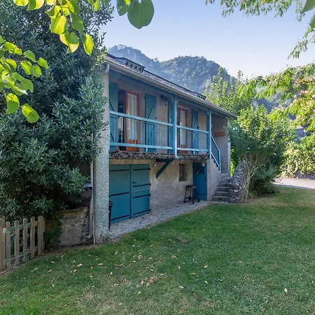 Gite De Groupe Le Domaine - 26 Personnes Au Coeur Des Pyrenees L O Domaine De Geu * Geu