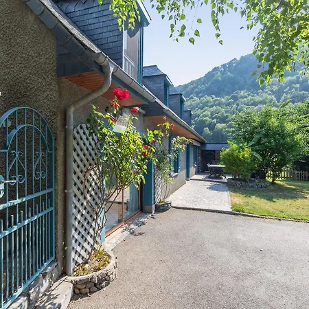 Дом отдыха Gite De Groupe Le Domaine - 26 Personnes Au Coeur Des Pyrenees L O Domaine De Geu