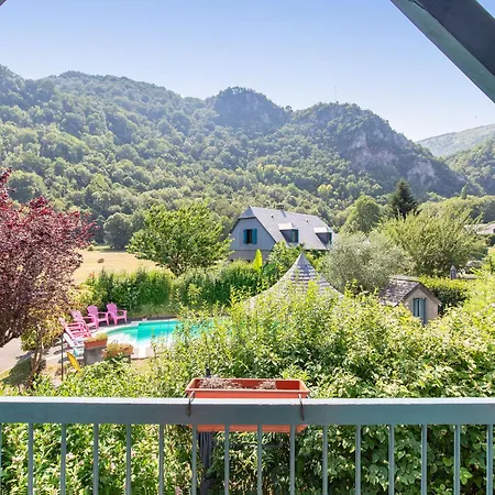 Gite De Groupe Le Domaine - 26 Personnes Au Coeur Des Pyrenees L O Domaine De Geu Дом отдыха *