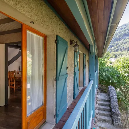 Gite De Groupe Le Domaine - 26 Personnes Au Coeur Des Pyrenees L O Domaine De Geu