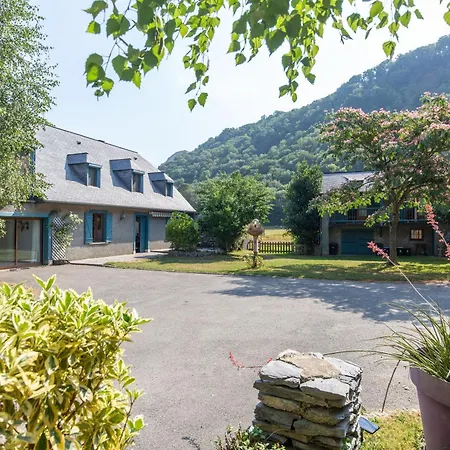 Gite De Groupe Le Domaine - 26 Personnes Au Coeur Des Pyrenees L O Domaine De Geu Дом отдыха